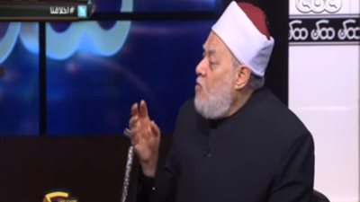 بالفيديو.. علي جمعة يداعب خيري رمضان: «اسمك كله خير»