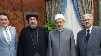 الأنبا إرميا يزور فضيلة شيخ الأزهر للاطمئنان على صحته