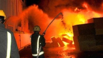 إخماد حريق نشب داخل معرض موبيليا في حلوان