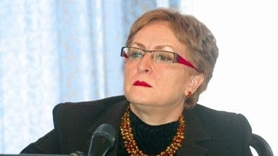 وزيرة جزائرية سابقة تهرب لفرنسا بعد تورطها في قضايا فساد