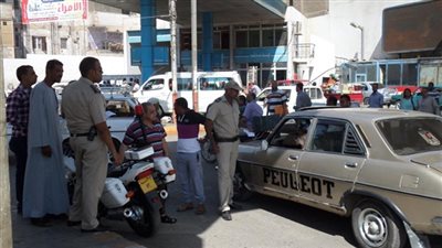 حملة لرفع السيارات المتروكة بالطرقات وضبط 18 دراجة نارية مخالفة بقنا