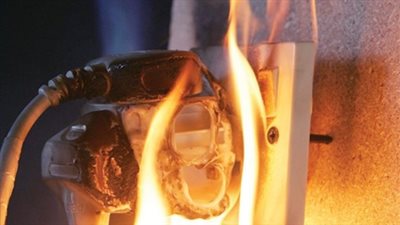 التحقيقات: ماس كهربائي وراء حريق معرض في حلوان