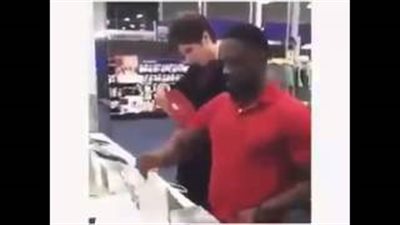 بالفيديو.. شاب يضع نفسه في مأزق بسبب «لاب توب»