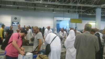 مطار القاهرة يستقبل 19 مرحّلا من السعودية لمخالفتهم شروط الإقامة
