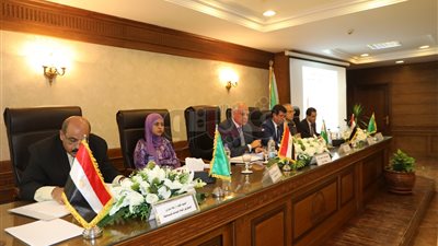 محافظ الجيزة يكرم الناجحين بالدورات التدريبية بالتنمية المحلية