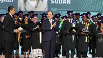 مؤتمر الشباب الدوري السابع.. السيسي يكرم الدفعة الأولى من البرنامج الرئاسي لتأهيل الشباب الأفريقي للقيادة.. يشهد جلسة مبادرة التحول الرقمي.. يؤكد أن هدف الرقمنة إعداد قواعد بيانات كاملة للمصريين