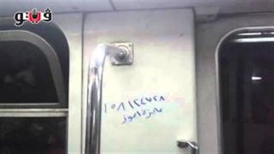 بالفيديو والصور.. إعلان «عايزه أتجوز» بالمترو يثير جدل الركاب