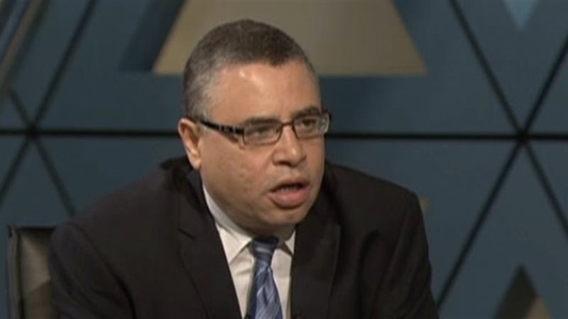 أحمد العطيفى خبير