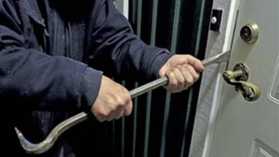 التحريات في واقعة سرقة شقة بالدقي: المسروقات تليفزيون.. وباب الشقة مكسور