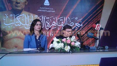 بالصور.. سمير صبرى يصل معرض الكتاب للحديث عن مشواره الفني