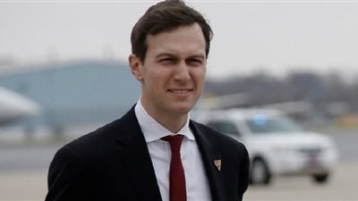 كبير مستشاري ترامب يصل مطار القاهرة