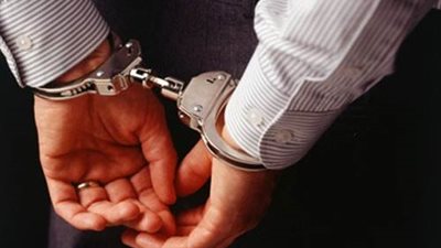 حبس رئيس حي التجمع الخامس واثنين آخرين 4 أيام بتهمة تقاضي رشوة