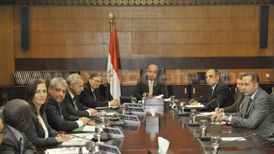 بالصور.. رئيس الوزراء يلتقي مسئولي بنك التنمية الأفريقي.. اليوم