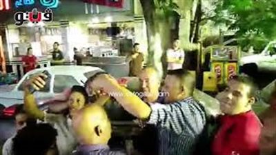 مواطنون يلتقطون 