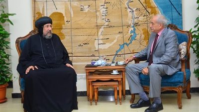 الأنبا أرميا يلقي محاضرة لطلاب ٢٦ جامعة بمعهد إعداد القادة بحلوان