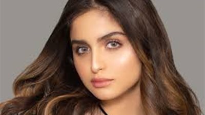 رد فعل صادم لحلا الترك بعد محاولة شخص تصويرها بدون مكياج (فيديو)