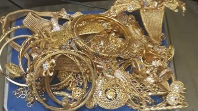 ضبط 900 جرام ذهب بحوزة طالب بمطار القاهرة (صور)