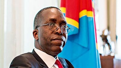 شريف إسماعيل يودع رئيس وزراء الكونغو بمطار القاهرة