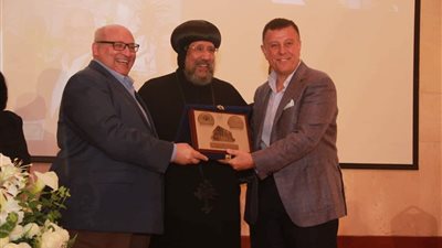 الثقافي الأرثوذكسي يكرم رئيس جامعة عين شمس السابق