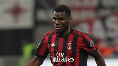 نجم منتخب الجزائر يتسبب في أزمة للإيفواري كيسي بميلان