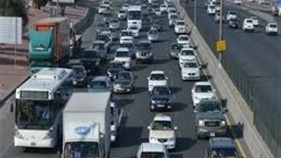 انتظام الحركة المرورية بالطرق الرئيسية في القاهرة والجيزة