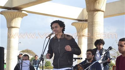 بالصور.. «جاوي» تشعل معرض الكتاب بأغانيها