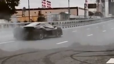 دبي مقر الإعلانات واختبارات سيارات بورش