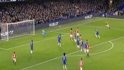 بالفيديو.. تألق حارس تشيلسي يحرم روني من هدف التقدم لمان يونايتد