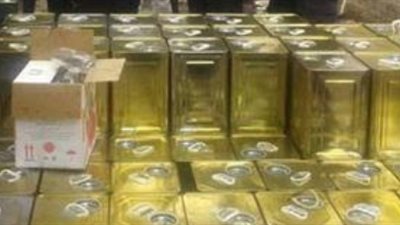 ضبط ١٢٠٠ كيلو زيت زيتون فاسد قبل بيعها بمطروح