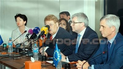 بالصور.. وفد البرلمان الأوربي يختتم زيارته إلى القاهرة.. «إلمارك بروك»: مصر شهدت أحداثا مقلقة خلال حكم الإخوان.. نؤيد حل الدولتين لإنهاء أزمة فلسطين.. ويطالب إيران بعدم التدخل في شئون دول ال