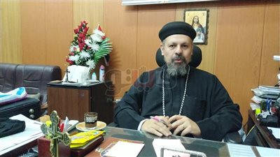 الشاهد على أول زواج إلكتروني في مصر.. كاهن كنيسة العذراء في بورسعيد: إجراءات الإكليل تستغرق دقائق معدودة.. التابلت مزود بجهاز بصمة وكاميرا.. والكنيسة ترحب بالتكنولوجيا الحديثة