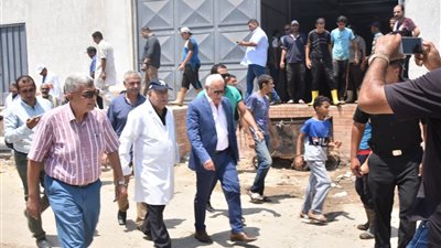 محافظ بورسعيد يتابع سير العمل بمجزر منطقة القابوطي الجديد (صور)