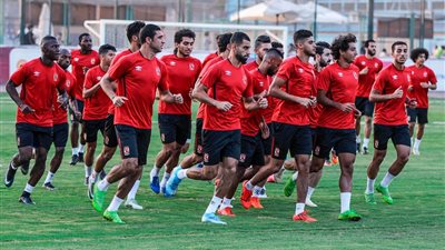 الخطيب يحضر مران الأهلي لتحفيز اللاعبين قبل مواجهة 