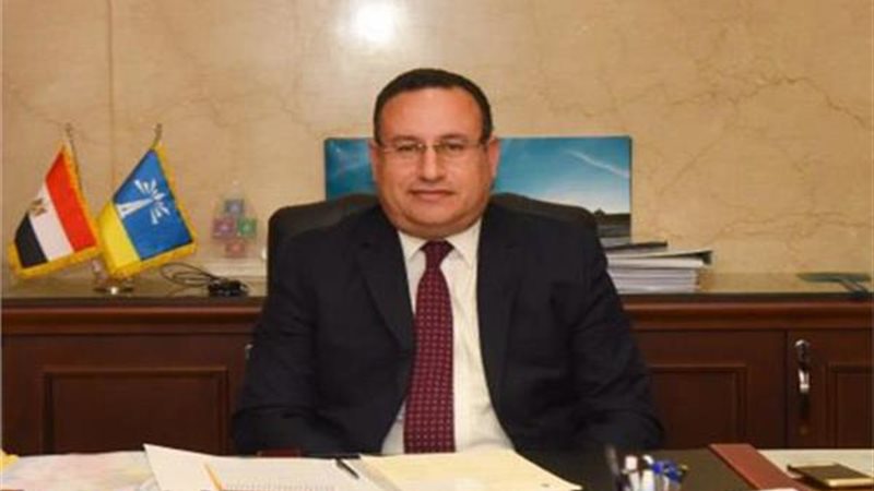 الدكتور عبد العزيز