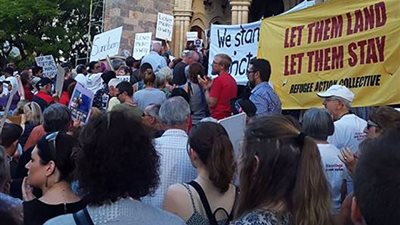 بالصور.. تجدد التظاهرات في أستراليا احتجاجا على ترحيل لاجئي نارو