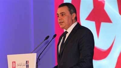 رئيس الحكومة التونسية السابق يقدم ملف ترشحه للانتخابات الرئاسية