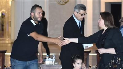 إلهام شاهين وخالد الدرندلي في عزاء والد المنتج حمادة إسماعيل