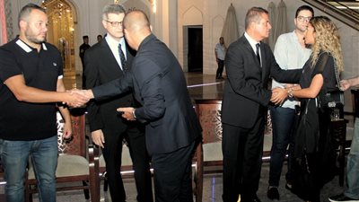 عمرو دياب ودينا الشربيني في عزاء والد المنتج حمادة إسماعيل (صور)