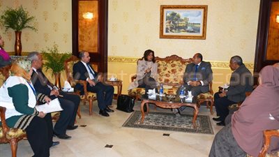 محافظ سوهاج يناقش مع وزيرة الهجرة أزمة نقل جثامين المتوفيين بالخارج