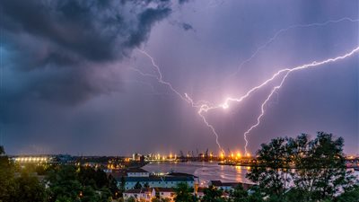 الأرصاد البريطانية تحذر من عواصف رعدية وفيضانات قاتلة الأسبوع الجاري