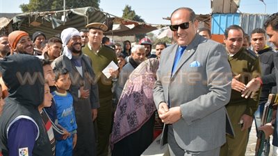 بالصور.. محافظ سوهاج يتفقد أعمال إنشاء سوق السمك الجديد