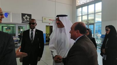 السفير السعودي يودع بعثة الحج الرسمية بمطار القاهرة (صور)