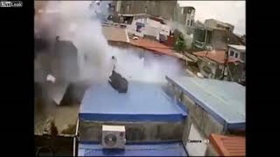 لقطات مروعة للحظة انفجار أنبوبة غاز داخل منزل (فيديو)