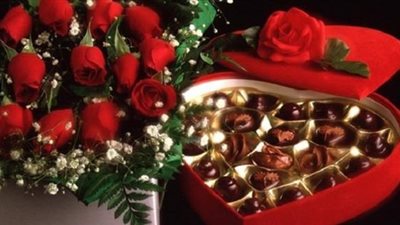 الرجل الهندي أكثر إنفاقا من النساء على هدايا عيد الحب