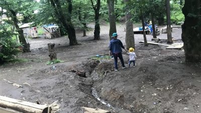 اللعب بالنيران والسكاكين أحدث سبل اللهو داخل حديقة يابانية (صور)