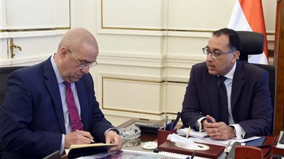 رئيس الوزراء يستعرض دراسة تفصيلية لتطوير الساحل الشمالي