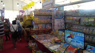 أجنحة معرض الكتاب الصيفي بالإسكندرية  خالية من الزوار(صور)