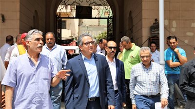 وزير الآثار يتفقد مشروع تطوير متحف المركبات الملكية ببولاق (صور)