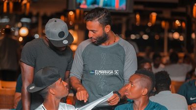 ميدو يرفه عن لاعبي المقاصة بـ