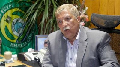 محافظ الإسماعيلية يناقش مشكلات المنطقة الصناعية الأولى